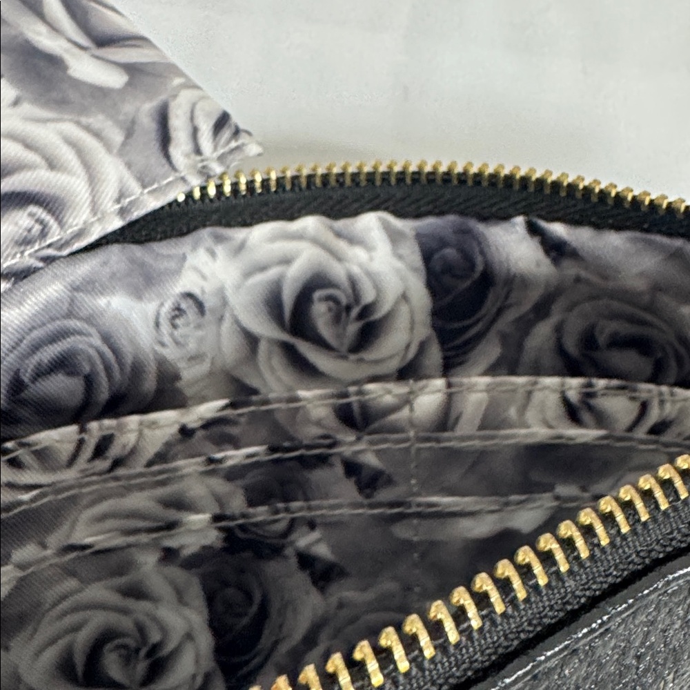 ADRIENNE VITTADINI Black Leather Charging Case/Wristlet - Picture 6 of 6